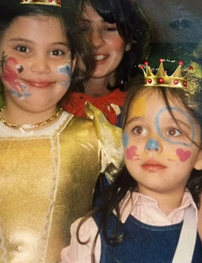 feyza-civelek-ve-zeynep-alkandan-duygu-dolu-cocukluk-paylasimi.jpeg