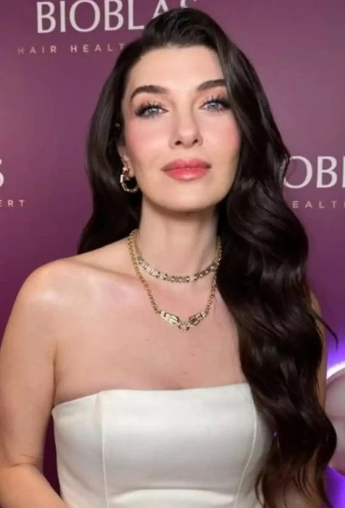 hangisi-aslihan-kardesleriyle-pozu-olay-oldu-002.jpeg