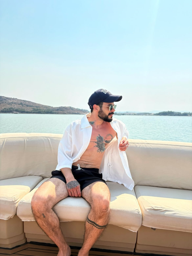 tekneden-yari-ciplak-paylasim-40809818-6808-1-m.webp