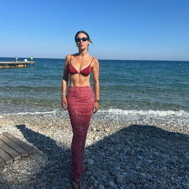 kim-der-54-yasinda-defne-samye-40142378-4197-1-m.webp